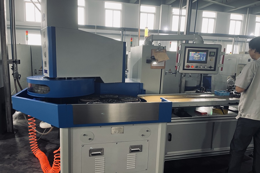 Nuove attrezzature FTM: rettificatrice bilaterale